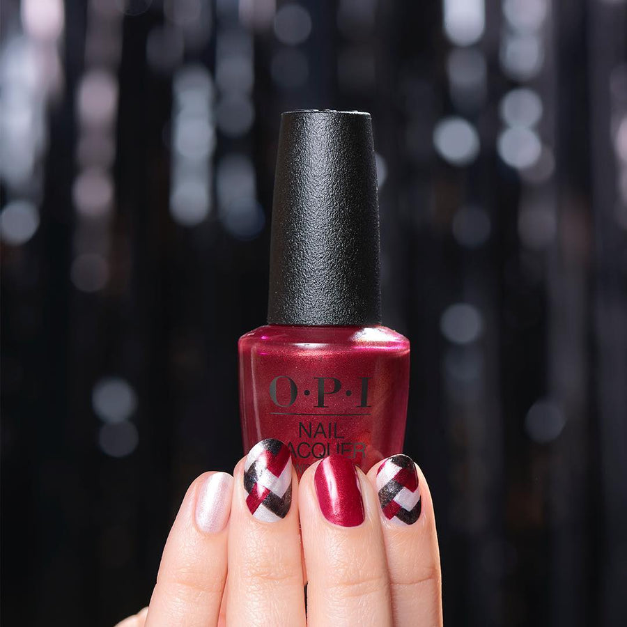 OPI NAIL LACQUER SENDING YOUR HOLIDAY HUGS LOVE OPI, 15 ML